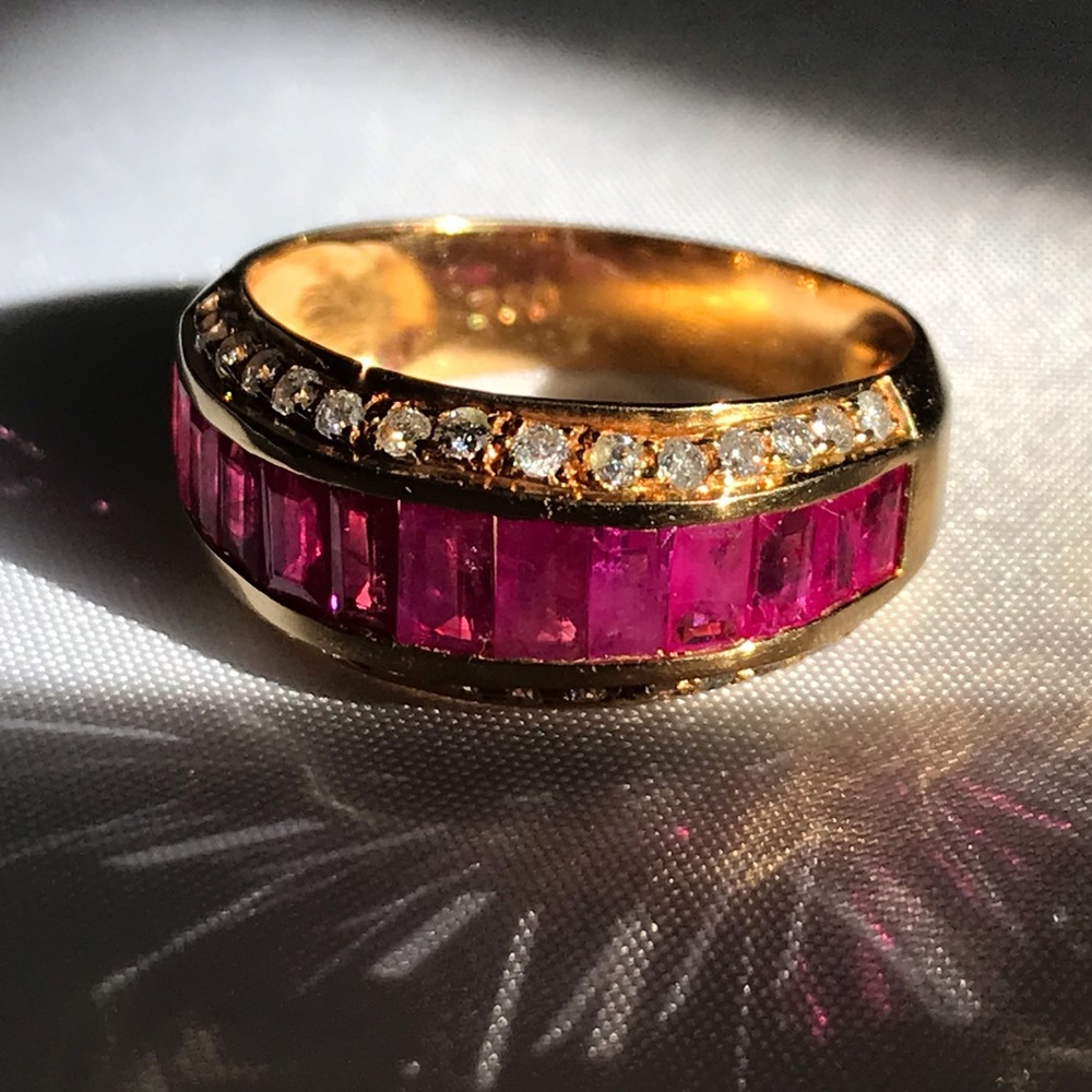 18K Ruby & Diamond Ring - Picture 6 of 16
